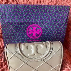 Tory Burch Fleming Bifold Wallet – Pebblestone – Used Cross-Listed